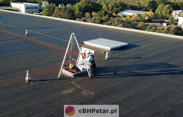 TRA32 Aluminiowy trójnóg o wysokości do 3 metrów z 2 płytkami podporowymi-1png